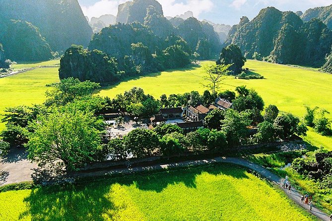 Hoa Lu Tam Coc Full Day Tour: Small Group Tour & Buffet Lunch - Who should book this day trip?
