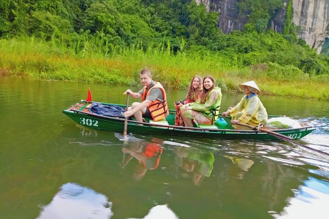 Hoa Lư Tam Coc & Mua Cave full day Including Buffets Lunch - Hoa Lu and the Dinh and Le temples