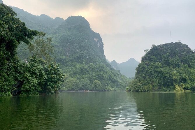 Hoa Lu - Tam Coc - Mua Cave Full Day - LIMOUSINE - Mua Cave and the climb for the view