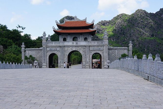 Hoa Lu -Tam Coc - Mua Cave Full Day Trip with Limousine Bus - Two hours among Tam Coc’s cliffs and rice fields