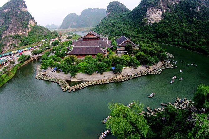 Hoa Lu Trang An and Mua Cave by Limousine from Hanoi - Lunch before the afternoon boat ride