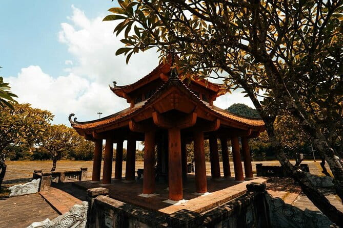 Hoa Lu - trang an - mua cave 1 day buffet luch - Buffet lunch with local Vietnamese dishes