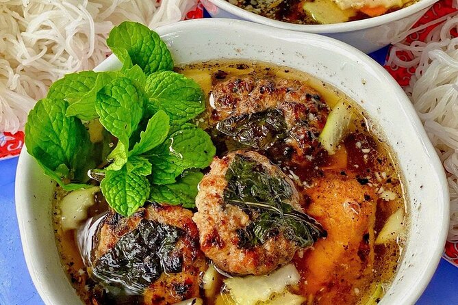 (HOT) Hanoi Guided Street Food and Train Street Tour with Local - Train Street, where daily life meets the railway