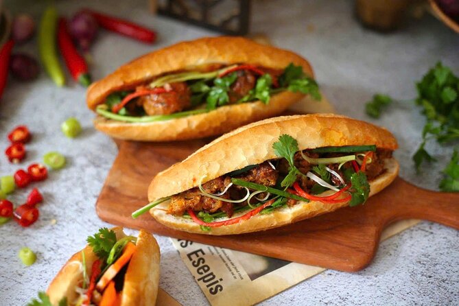 (HOT) Hanoi Guided Street Food and Train Street Tour with Local - A short look at Hanoi after dark