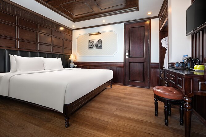 La Casta Cruise - 5 Star Luxury HALONG & LAN HA BAY - 2Day/1Night - Early tai chi and a calm morning in Lan Ha Bay