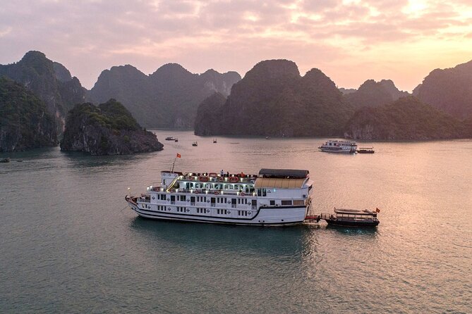 La Regina 2 days tour in Halong Bay & Bai Tu Long Bay - 4 star - A polished night on the water