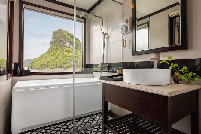 Lan Ha and Halong Bay 5 Star Cruise with Balcony - What the positive feedback points to