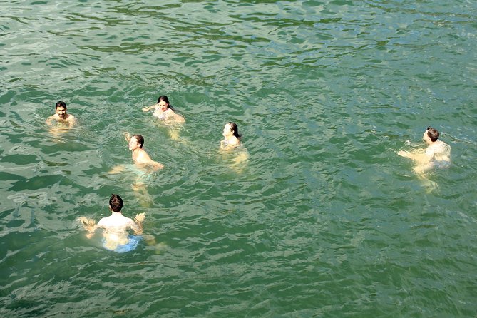 Lan Ha bay Boutique cruise 3D/2N: Kayaking - Swimming & Biking Viet Hai villages - Guides and group size