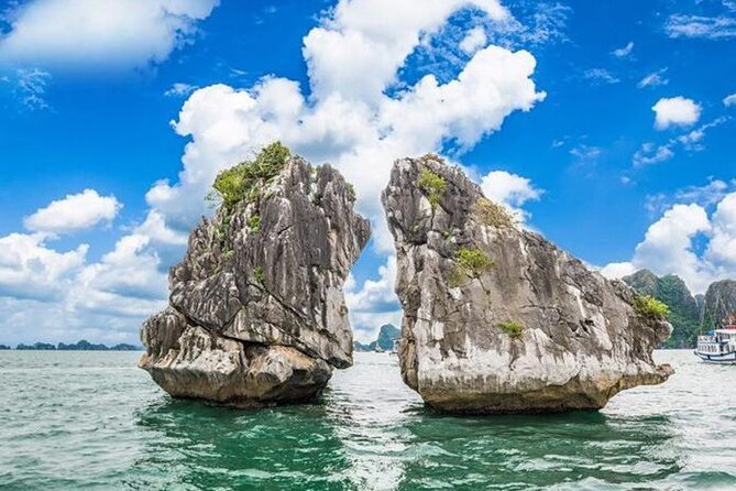 Lan Ha Bay Day Tour from Hanoi – All-Inclusive Cruise Experience - Lunch on the boat while Lan Ha Bay opens around you