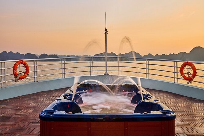 Lan Ha bay luxury cruise 2D/1N: Kayaking, jumping & Swimming at pristine places - Food, service, and the meaning of luxury