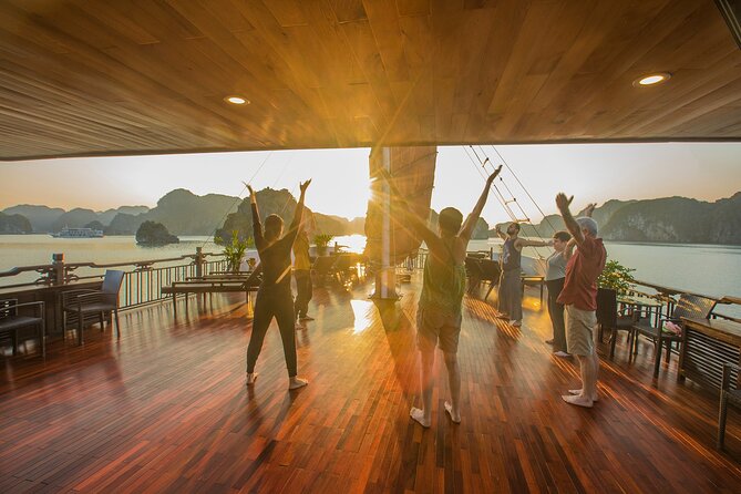 Lan Ha boutique & budget cruise 2D/1N: kayaking, swimming at pristine bay & meal - Day 1: Seafood lunch and the first views of Lan Ha Bay