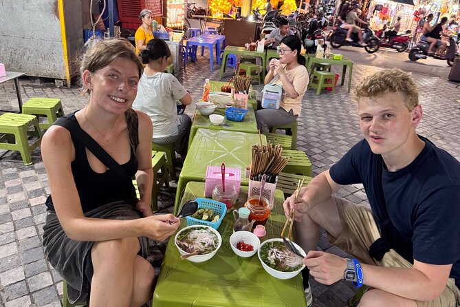 Layla HaNoi food tour - Five to six stops, with 5 to 10 dishes to try