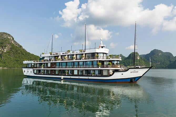 Le Theatre Cruise - Wonder on Ha Long & Lan Ha Bay 2 Days Tour - Dark and Bright Cave by bamboo boat