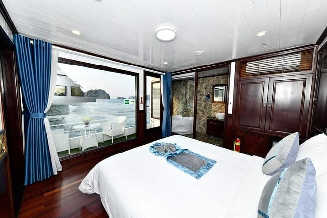 Le Theatre Cruise - Wonder on Ha Long & Lan Ha Bay 2 Days Tour - The return through Ha Long Bay