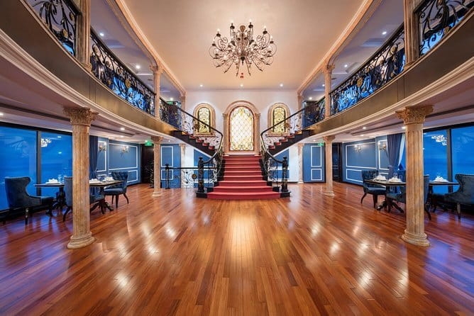 Le Theatre Cruise - Wonder on Ha Long & Lan Ha Bay 2 Days Tour - Lunch while the karsts come into view
