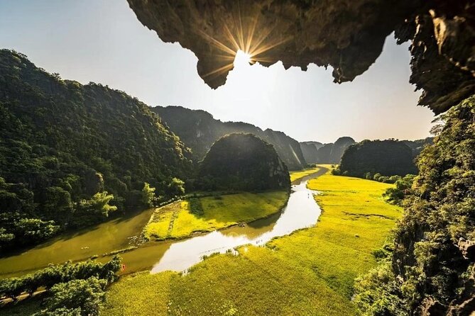 Limousine Bus from Hanoi to Ninh Binh/Tam Coc - Reliability, driving, and communication