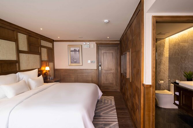 Luxury 5-Star Ha Long Bay Day Cruise with Buffet Lunch from Hanoi - Titop Island and its famous view