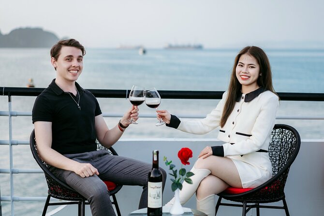 LUXURY Halong Bay Cruise 5 Stars Full Day Tour with Buffet Lunch - What $70 really gets you