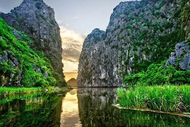 Luxury Hoa Lu - Tam Coc 1 Day Tour From Hanoi - By Limousine & Small Group - A Vietnamese Buffet Before the River