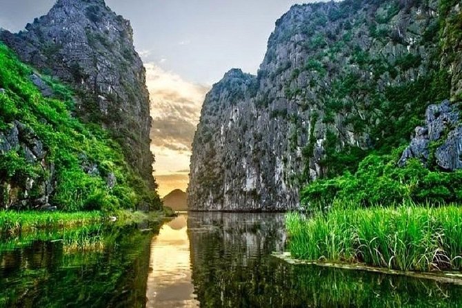 Luxury Hoa Lu - Tam Coc - Mua Cave 1 Day Tour - By Limousine & Small Group - Tam Coc by bamboo boat for 1.5 hours