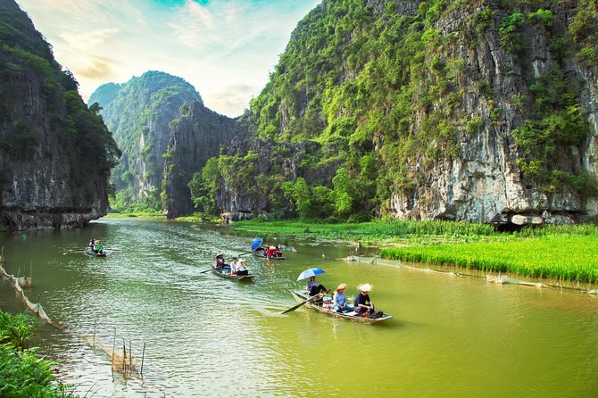 Luxury Hoa Lu Trang An Mua Cave Amazing View - Small Group Tour - Limousine Bus - The short bicycle ride and tea break