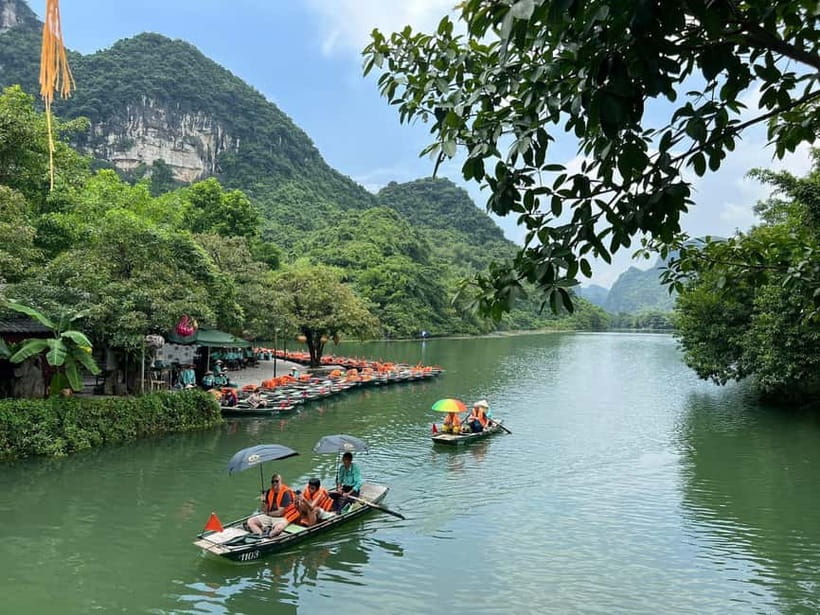 Luxury Limousine Tour: Hoa Lu, Trang An/Tam Coc & Mua Cave - Hoa Lu and the story of Vietnam’s early capital