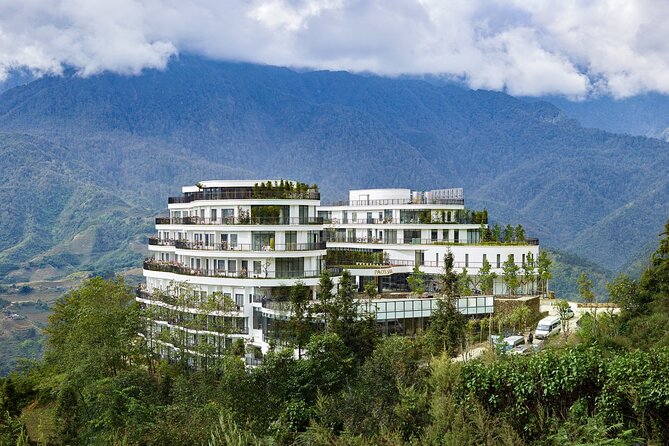 LUXURY SAPA TOUR 2D1N -Stay At 5 Star Hotel-Transfer by sleep bus - The early Hanoi pickup and long road to Sapa