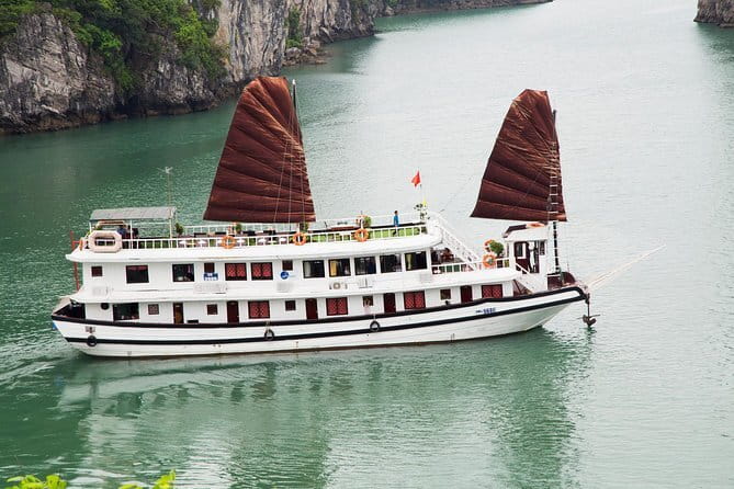 Mon Cheri Cruises 2 Days 1 Night - Day two, sunrise, breakfast, and Cat Ba