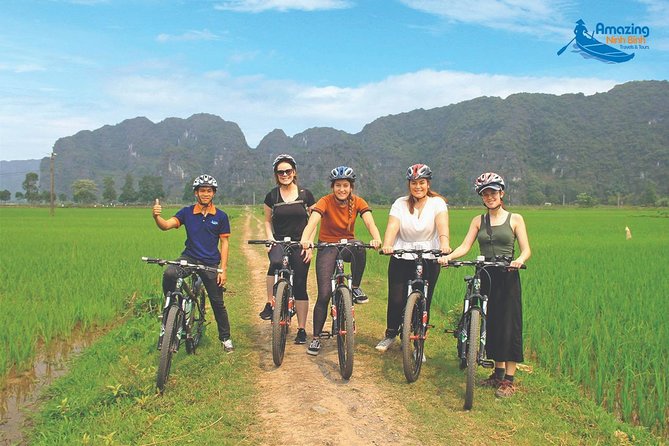 Mua Cave - Tam Coc - Bich Dong Day tour with transfer, local family & bike - Floating Through Tam Coc on the Ngo Dong River
