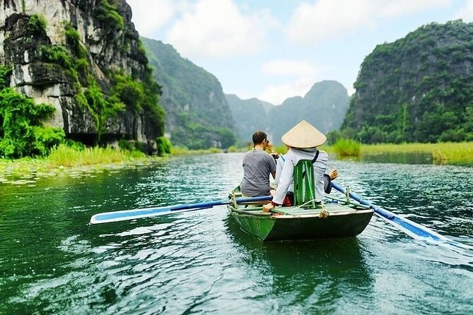 Ninh Binh 1 day Hoa Lu Trang An with Dragon Mountain Hiking - Getting from Hanoi to the old capital at Hoa Lu