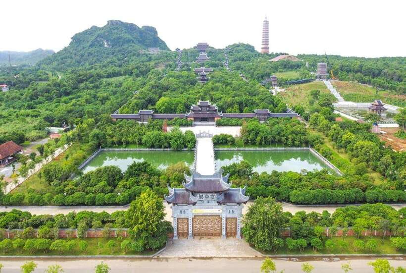 Ninh Binh 1-day tour Bai Dinh Trang An Mua Cave Small Group - Mua Cave and 500 stone steps