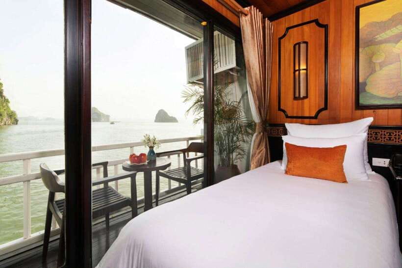 Ninh Binh: 3-Day Halong Bay 5-Star Arcady Cruise - Day 3: Hoa Lu temples and the Ngo Dong River