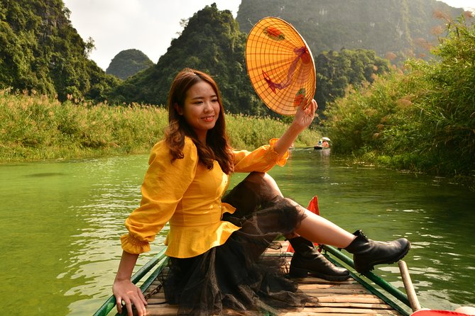Ninh Binh Daily Tour: Hoa Lu - Am Tien Cave- Trang An boat ride - Tuyet Tinh Coc and the 200-Step Viewpoint