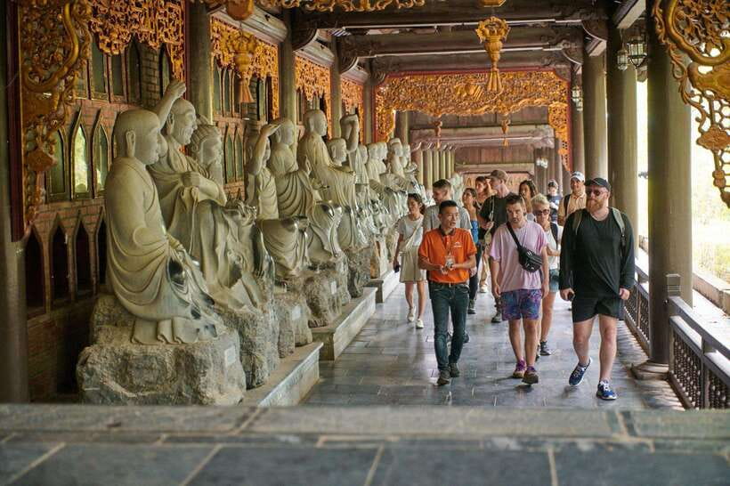 Ninh Binh Day Tour: Bai Dinh, Trang An, Mua Cave from Hanoi - Mua Cave and the Ngoa Long climb