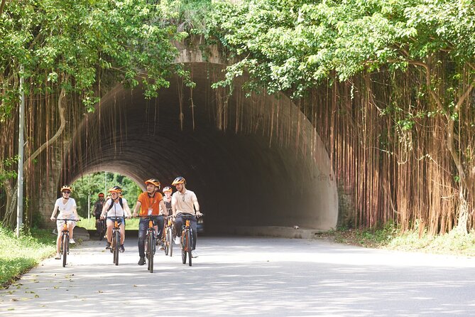 Ninh Binh Day Trip: Bai Dinh-Trang An-Mua Cave, Buffet, Boat, Bus - Guides, transport, and the pace of the day