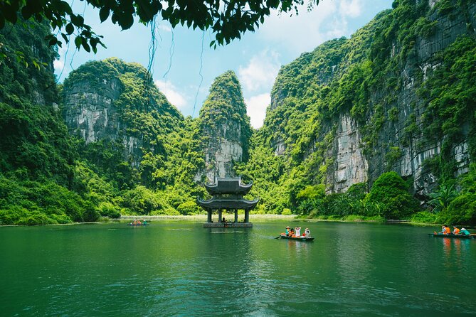 Ninh Binh Day Trip: Hoa Lu-Trang An/Tam Coc-Mua Cave-Cycling-Boat - Mua Cave and 500 steps to the Dragon viewpoint