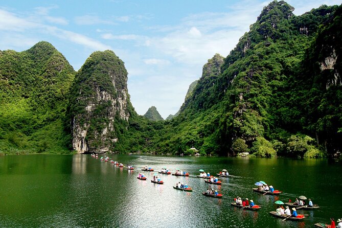 Ninh Binh full day-Hoa Lu temple & biking, Tam Coc boat trip, Dragon mountain - A short bicycle ride through the countryside