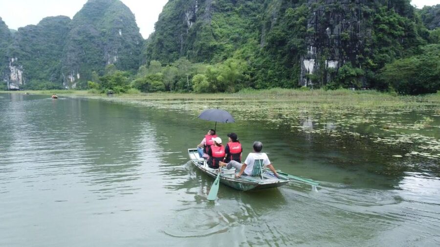 Ninh Binh: Full-Day Small Group of 9 Guided Tour from Hanoi - Hoa Lu, Vietnam’s former capital