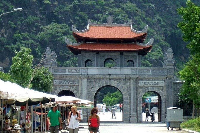 Ninh Binh Full Day Tour from Hanoi : Hoa Lu Tam Coc Mua Cave - The guide and the pace of the day