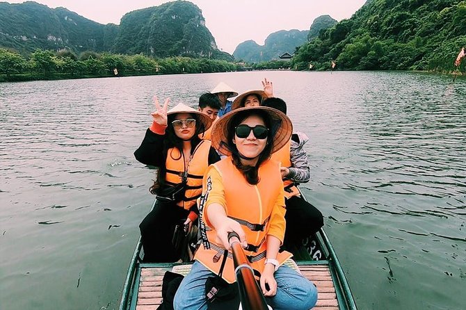 Ninh Binh Full Day Tour to Hoa Lu Tam Coc Mua Cave Buffet Lunch - Lunch and the flavors of Ninh Binh