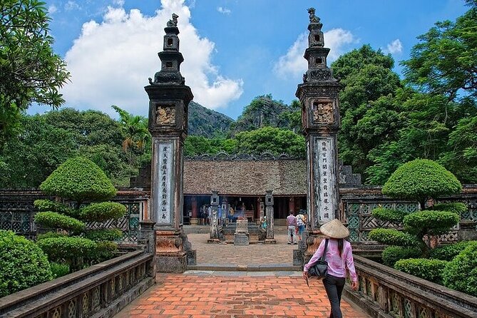 Ninh Binh Full-Day Trip: Hoa Lu - Trang An - Mua Cave - What the guide and included services add