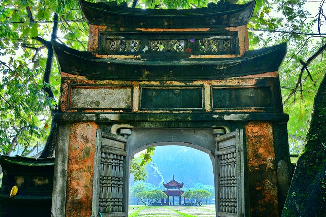 Ninh Binh Group Tour of 11 from Hanoi via Mua Cave Tam Coc Hoa Lu - Mua Cave and the climb up Lying Dragon Mountain