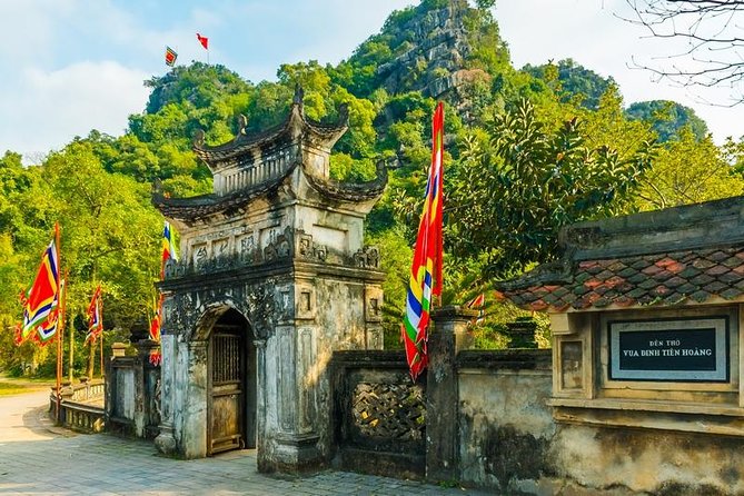 Ninh Binh Highlights Hoa Lu/Bai Dinh-Trang An/ Tam Coc- Mua Cave - Why this Ninh Binh day trip works