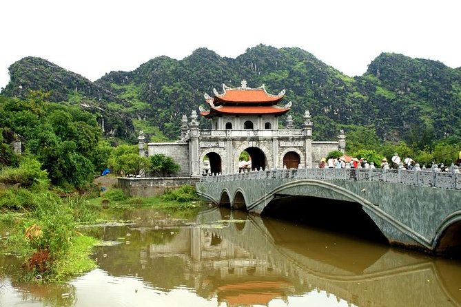 Ninh Binh Highlights Hoa Lu/Bai Dinh-Trang An/ Tam Coc- Mua Cave - Trang An or Tam Coc: understand the choice