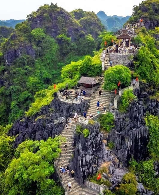 Ninh Binh: Hoa Lu, Bai Dinh, Trang An, and Mua Cave Tour - Mua Cave and the 500-step finish