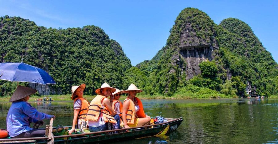 Ninh Binh: Hoa Lu, Mua Cave, and Trang An Tour and Boat Ride - Climbing Mua Mountain for the big view