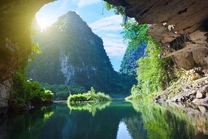 Ninh Binh-Hoa Lu-Tam Coc - Mua cave - Dragon Mountain Hiking 1 Day Tour - Tam Coc by bamboo boat