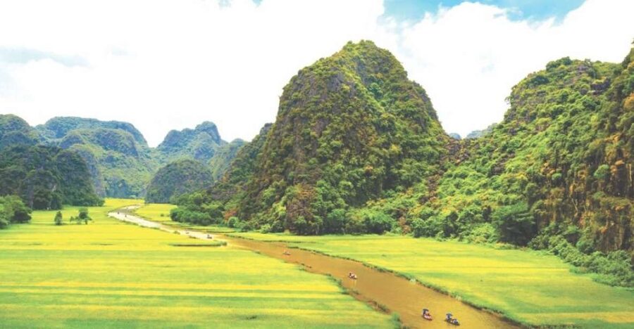 Ninh Binh - Hoa Lu - Tam Coc - Mua Caves & Buffet Lunch - Why this Ninh Binh day trip works
