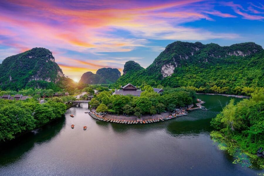 Ninh Binh: Hoa Lu, Trang An and Mua Cave Full-Day Trip - Hoa Lu and the temples of Vietnam’s early kings