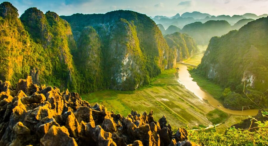 Ninh Binh: Hoa Lu, Trang An and Mua Cave Full-Day Trip - Buffet lunch at Trang An Heritage Garden